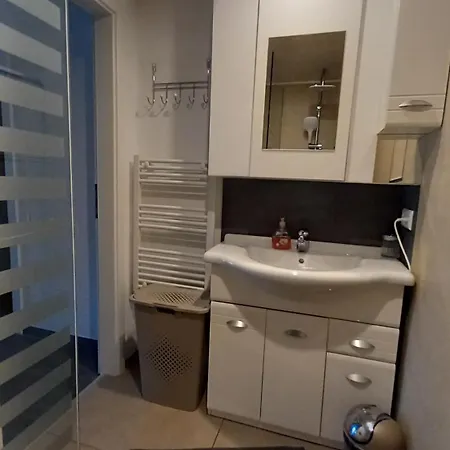 Appartement Sur Jardin Verdoyant Bertrix Exterior foto